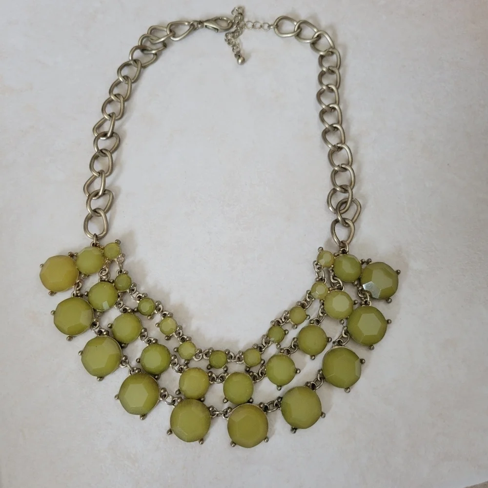Chunky Gold Tone Facet Jewel Green Necklace